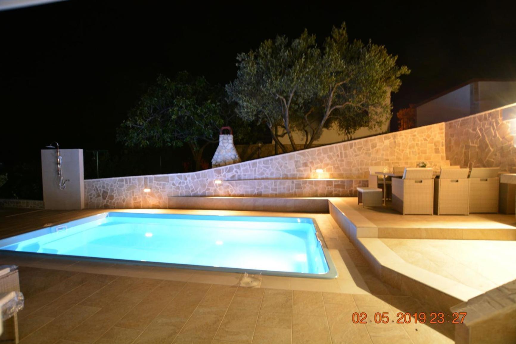 Sealodge - Luxe Villa, Private Pool, Mooring, Parking, Sea & Mountain View, At 150 M From Idyllic Private Beach Рогач Экстерьер фото