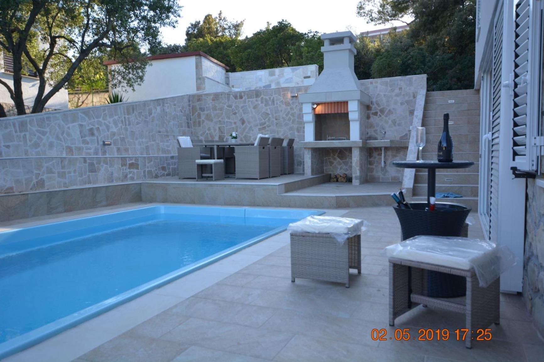 Sealodge - Luxe Villa, Private Pool, Mooring, Parking, Sea & Mountain View, At 150 M From Idyllic Private Beach Рогач Экстерьер фото