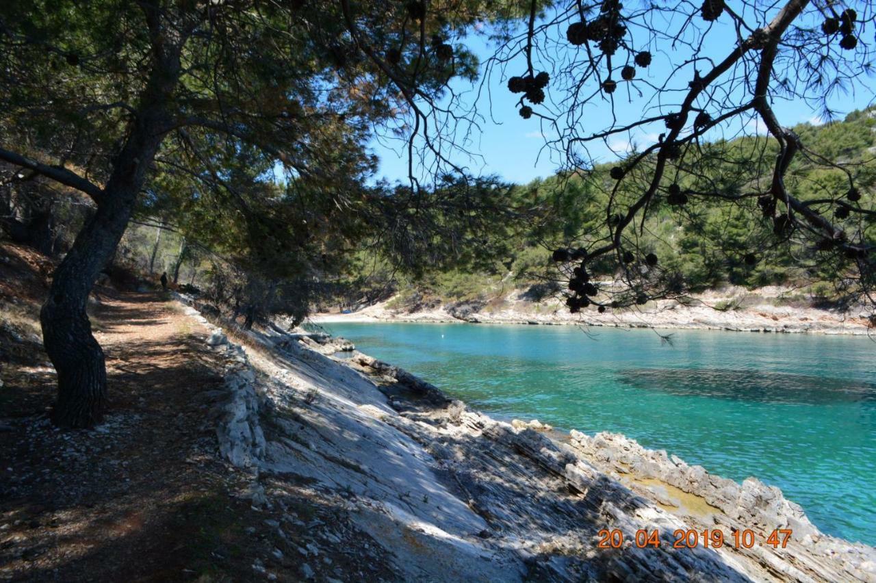 Sealodge - Luxe Villa, Private Pool, Mooring, Parking, Sea & Mountain View, At 150 M From Idyllic Private Beach Рогач Экстерьер фото