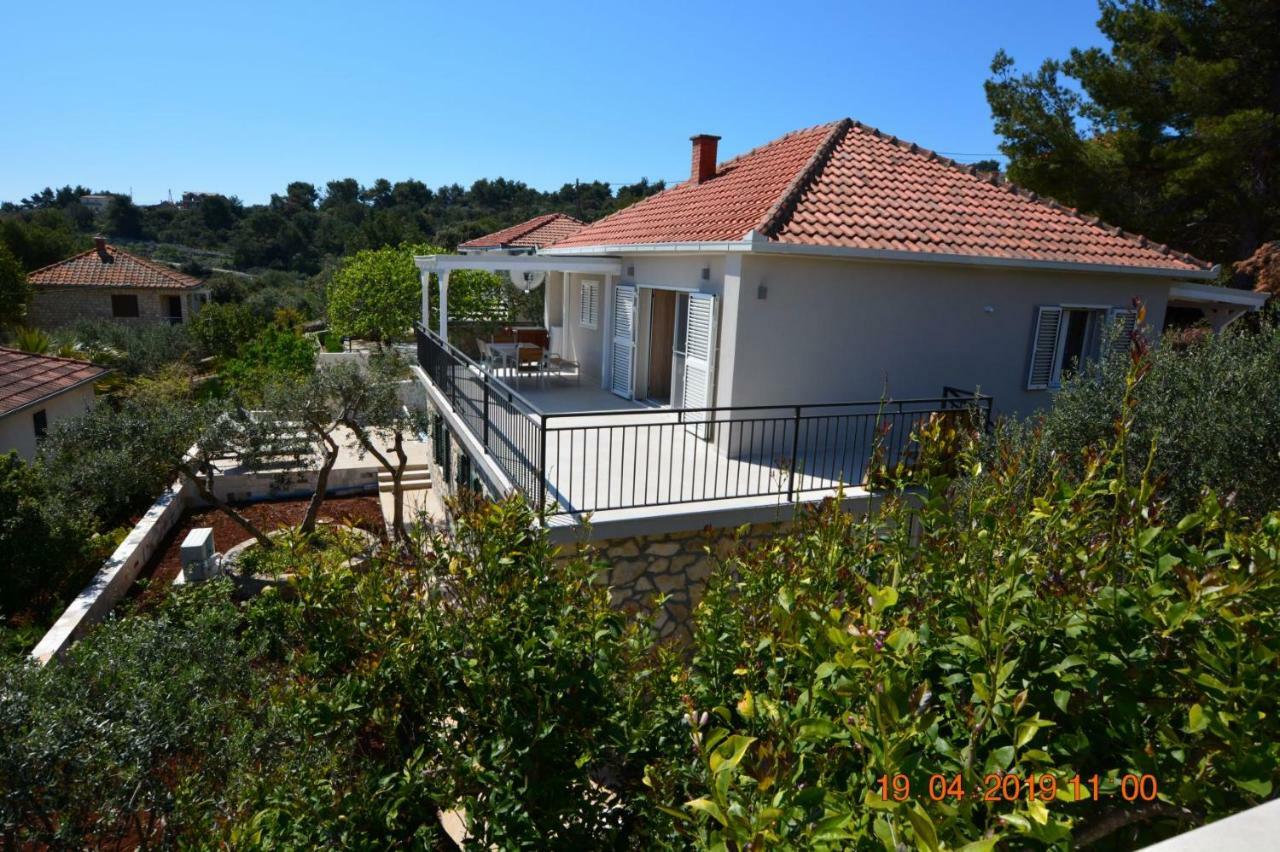 Sealodge - Luxe Villa, Private Pool, Mooring, Parking, Sea & Mountain View, At 150 M From Idyllic Private Beach Рогач Экстерьер фото