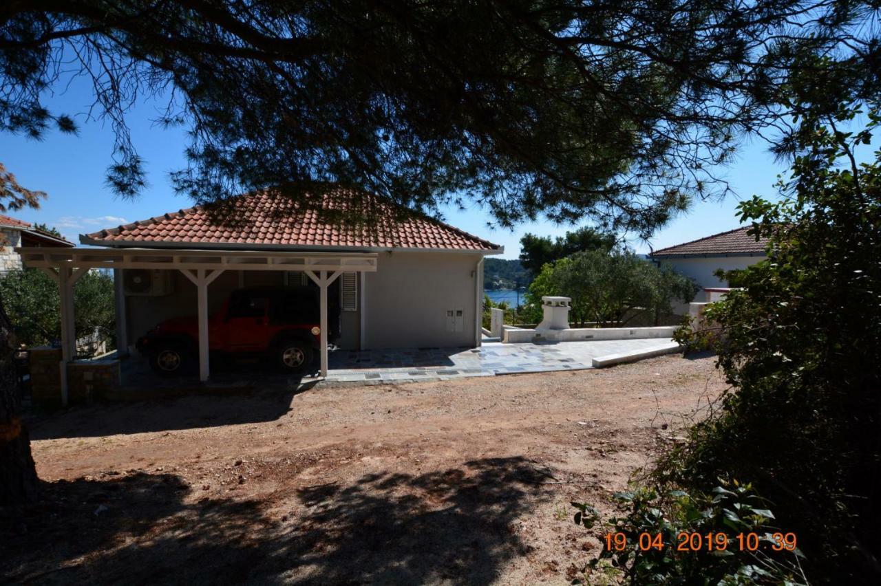 Sealodge - Luxe Villa, Private Pool, Mooring, Parking, Sea & Mountain View, At 150 M From Idyllic Private Beach Рогач Экстерьер фото