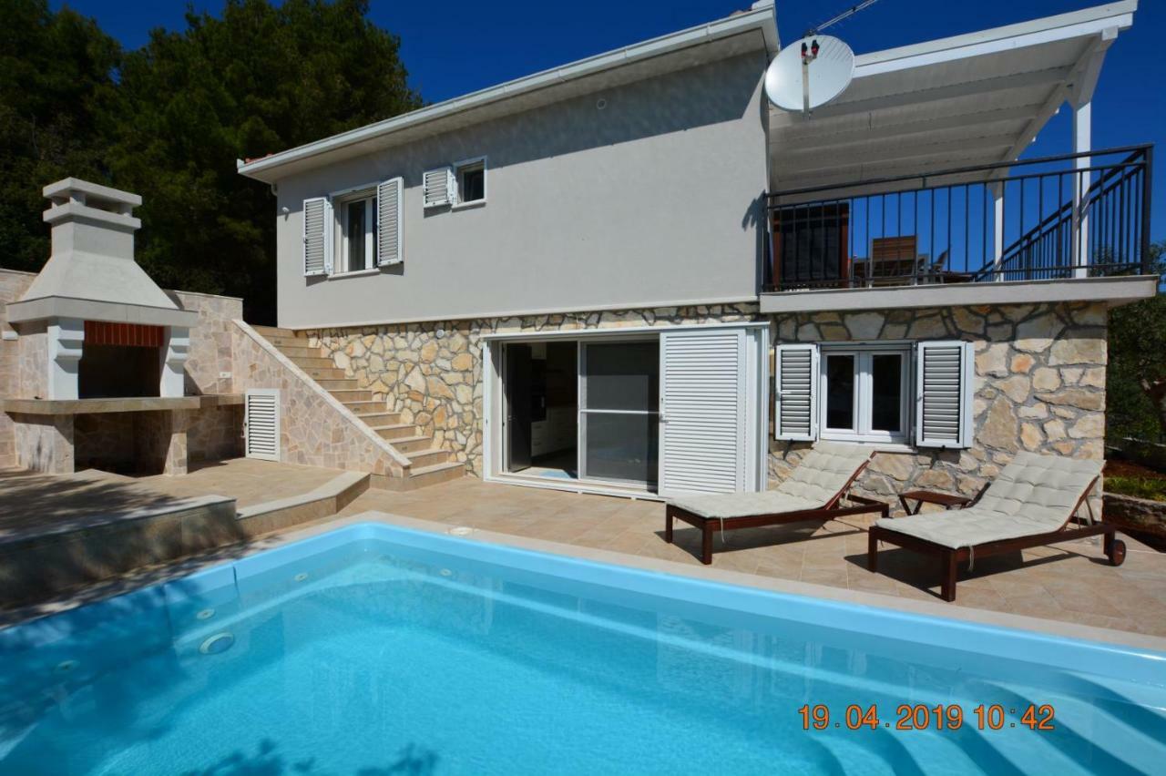 Sealodge - Luxe Villa, Private Pool, Mooring, Parking, Sea & Mountain View, At 150 M From Idyllic Private Beach Рогач Экстерьер фото