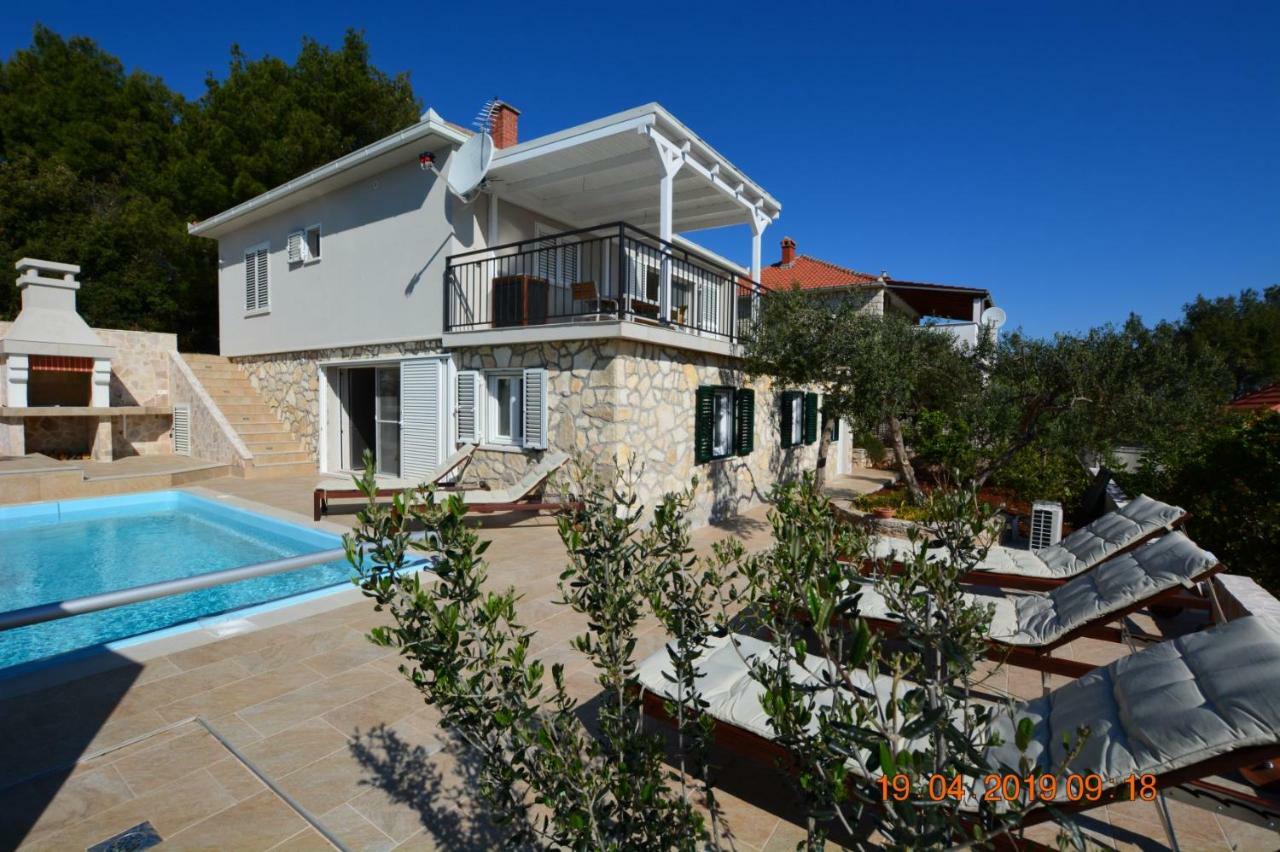 Sealodge - Luxe Villa, Private Pool, Mooring, Parking, Sea & Mountain View, At 150 M From Idyllic Private Beach Рогач Экстерьер фото