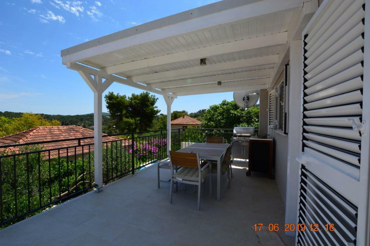 Sealodge - Luxe Villa, Private Pool, Mooring, Parking, Sea & Mountain View, At 150 M From Idyllic Private Beach Рогач Экстерьер фото
