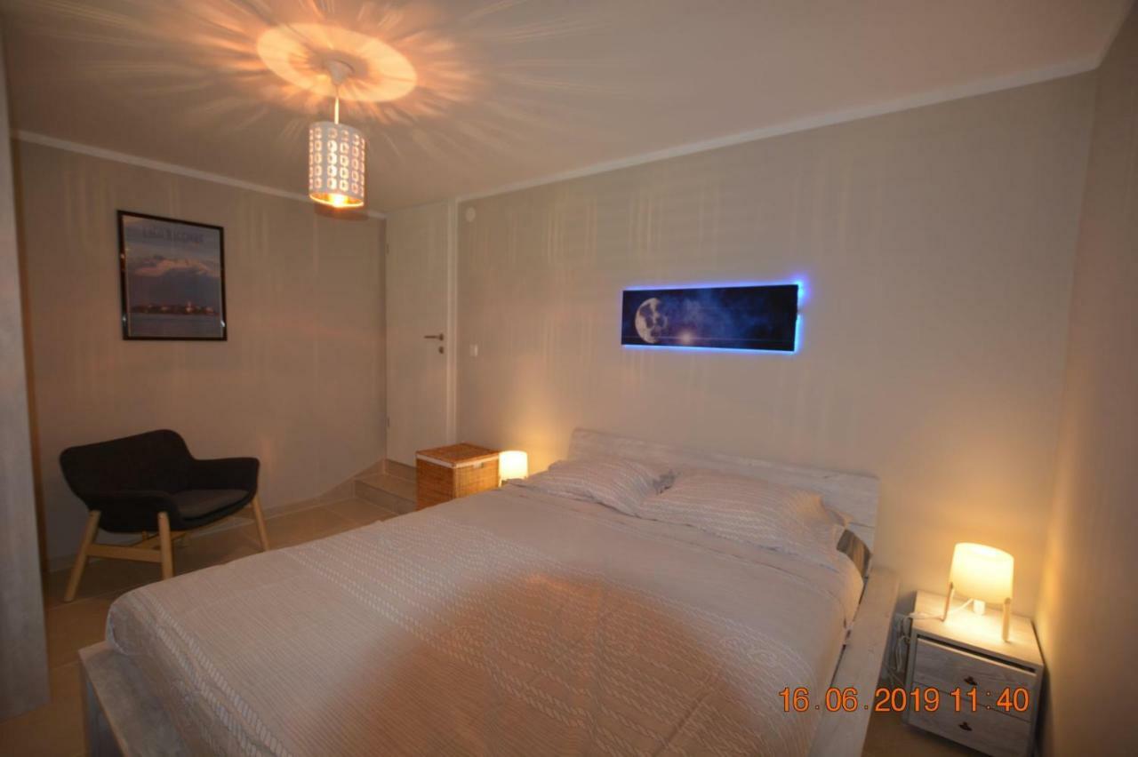 Sealodge - Luxe Villa, Private Pool, Mooring, Parking, Sea & Mountain View, At 150 M From Idyllic Private Beach Рогач Экстерьер фото