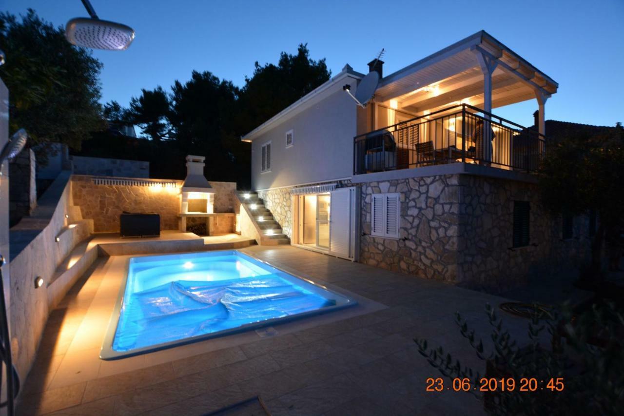 Sealodge - Luxe Villa, Private Pool, Mooring, Parking, Sea & Mountain View, At 150 M From Idyllic Private Beach Рогач Экстерьер фото