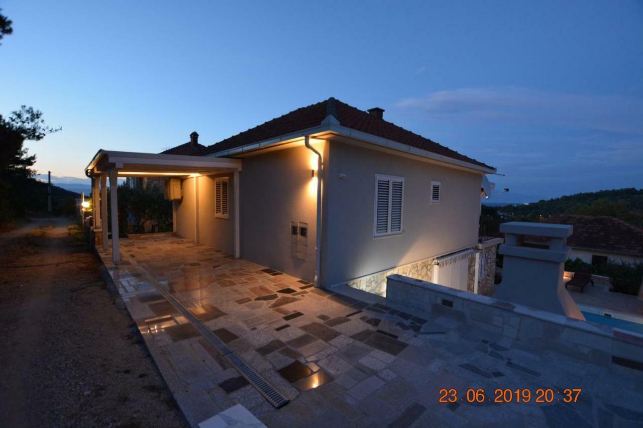 Sealodge - Luxe Villa, Private Pool, Mooring, Parking, Sea & Mountain View, At 150 M From Idyllic Private Beach Рогач Экстерьер фото