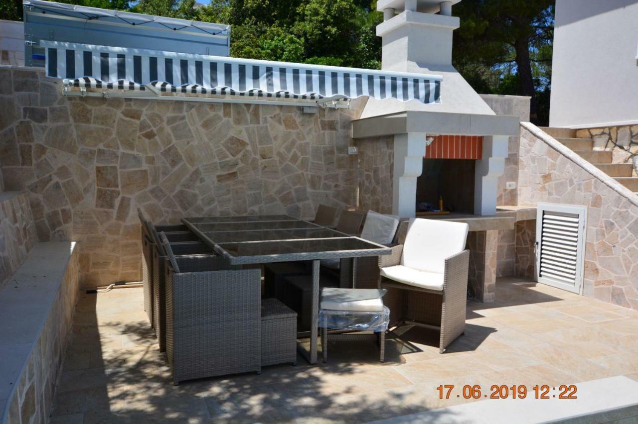 Sealodge - Luxe Villa, Private Pool, Mooring, Parking, Sea & Mountain View, At 150 M From Idyllic Private Beach Рогач Экстерьер фото