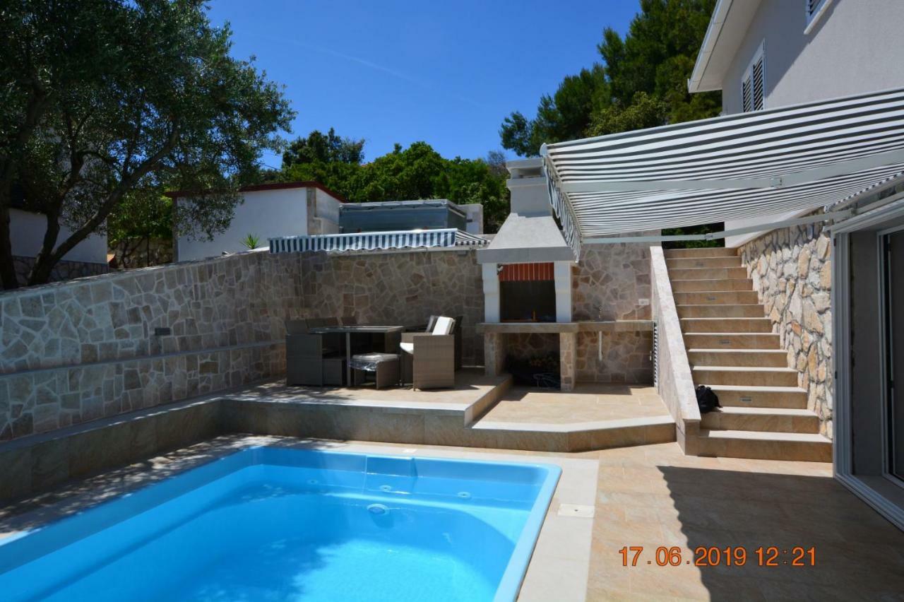 Sealodge - Luxe Villa, Private Pool, Mooring, Parking, Sea & Mountain View, At 150 M From Idyllic Private Beach Рогач Экстерьер фото