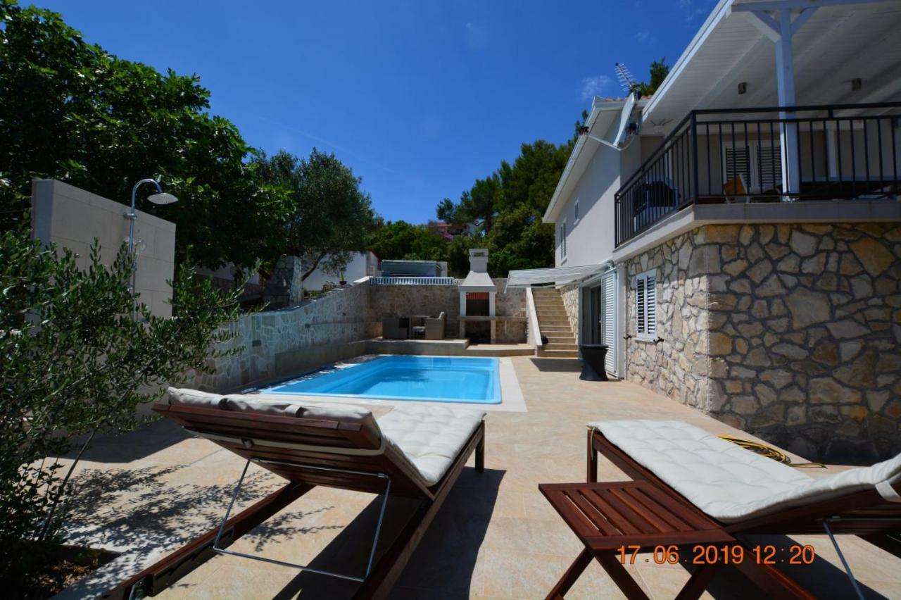 Sealodge - Luxe Villa, Private Pool, Mooring, Parking, Sea & Mountain View, At 150 M From Idyllic Private Beach Рогач Экстерьер фото