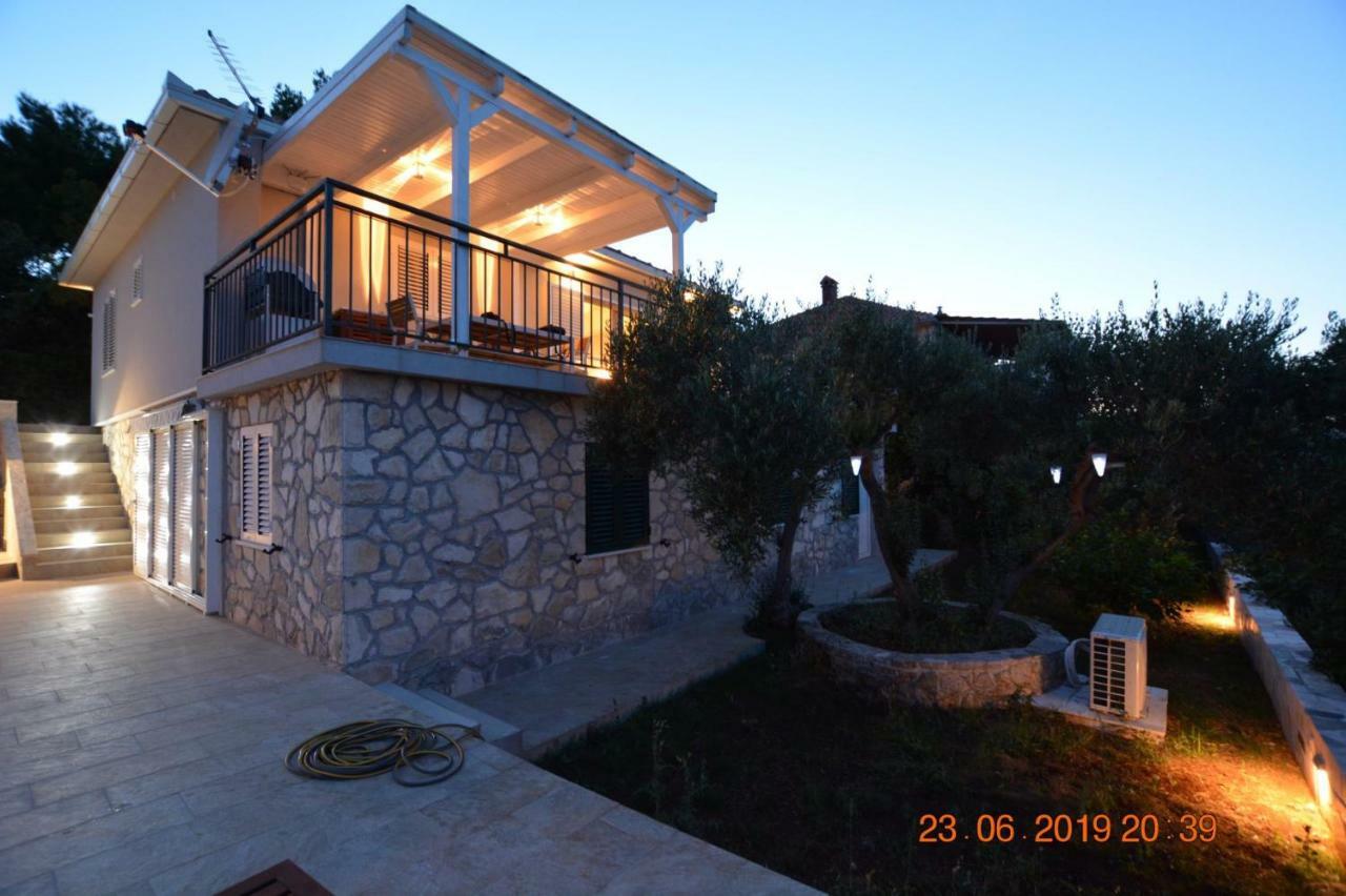 Sealodge - Luxe Villa, Private Pool, Mooring, Parking, Sea & Mountain View, At 150 M From Idyllic Private Beach Рогач Экстерьер фото